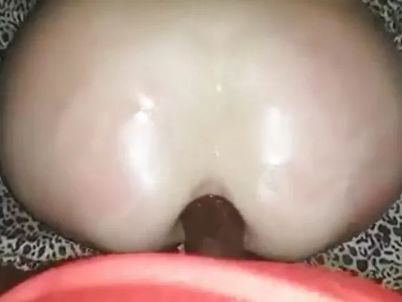 Mafi kyawun matar aure na 2018, cuckold yana shimfiɗa duburarsa.