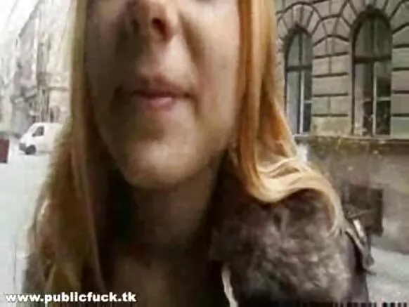 Matashi matashi mai dubura a hd a cikin jama'a.