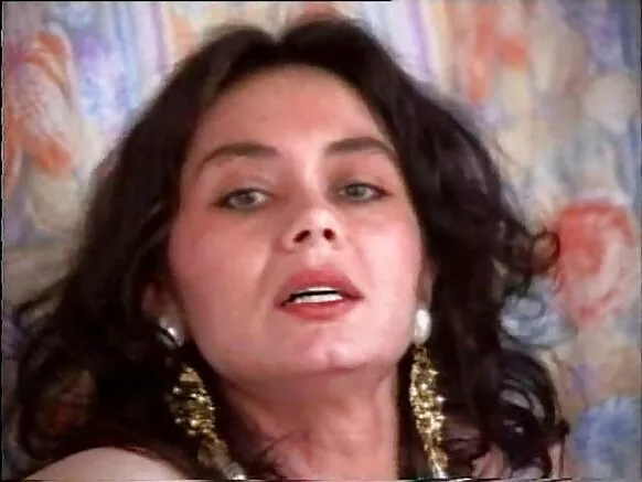 Manya-manyan kaka masu gashi suna cin duri a jaki.
