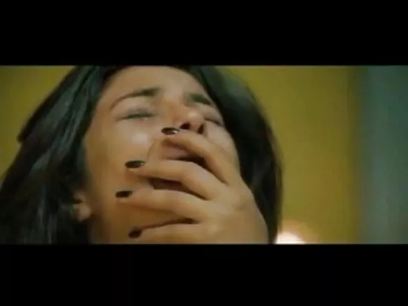 Chopra tsuliya jima'i yanayin jima'i da 'yar.