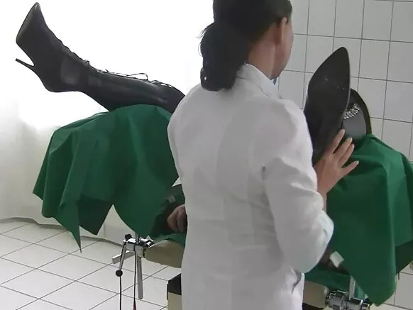 Transvestite da likita. Natasha tsuliya don dubura na gida.