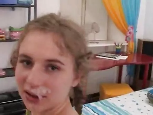 Matashi na kuka saboda ciwon dubura, mai son turawa.